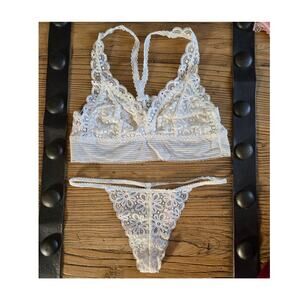 Victoria's Secret Lace Bralette and V-String Thong sz S New
